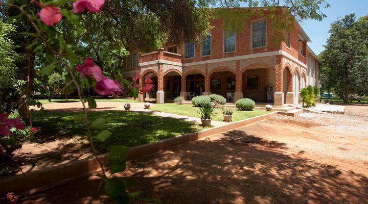 Tsumeb Theater Guesthouse