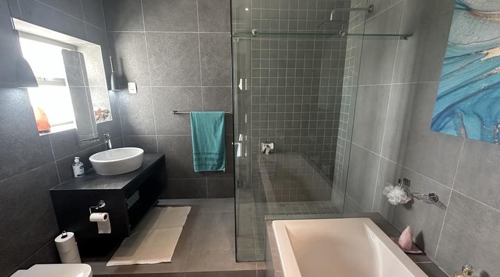 Sunset Links Golf Estate home, walk to beach