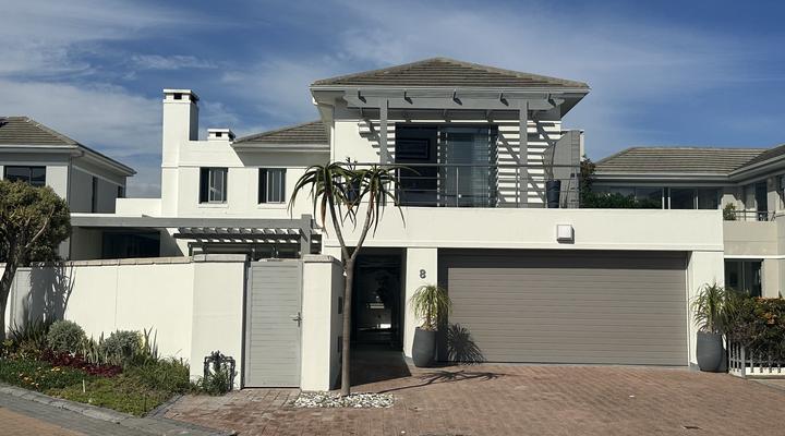 Sunset Links Golf Estate home, walk to beach