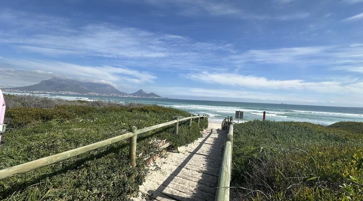 Sunset Links Golf Estate home, walk to beach