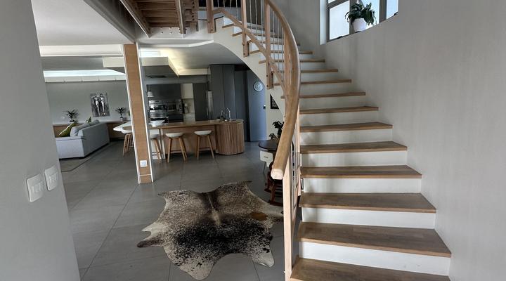 Sunset Links Golf Estate home, walk to beach