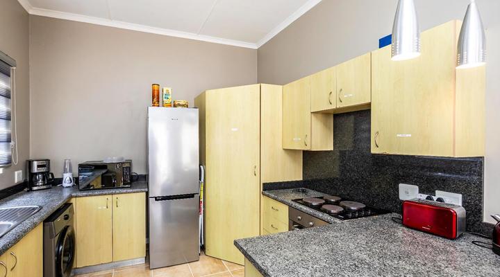 Modern Executive Unit