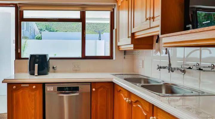 Whales & Wonders Guesthouse