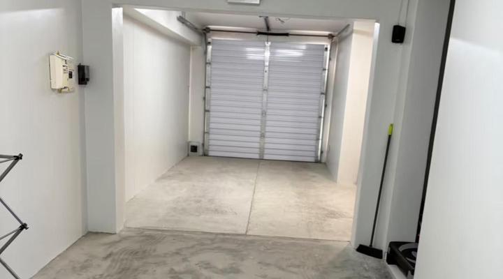 175 A on Uniab Close