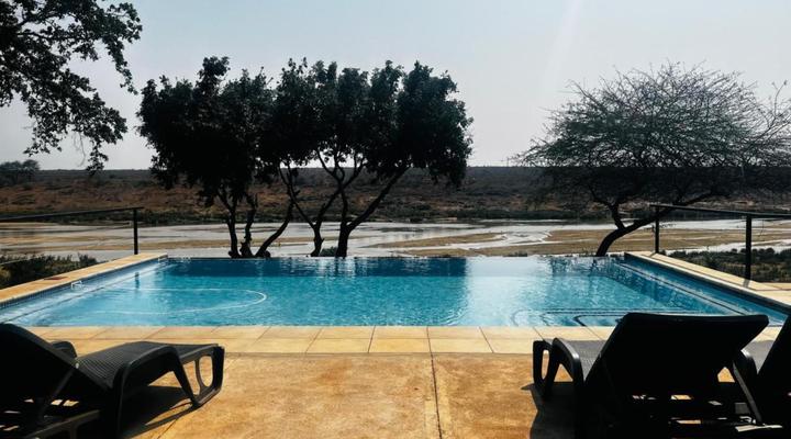 Crocodile Bridge Safari Lodge