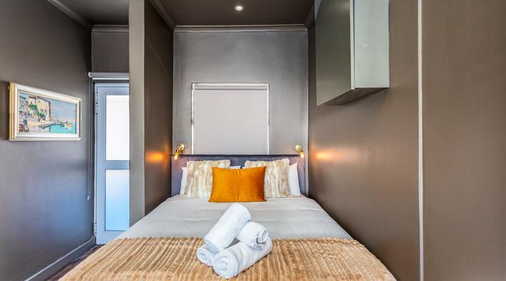 Granada Court 309 by CTHA