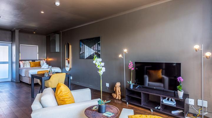 Granada Court 309 by CTHA