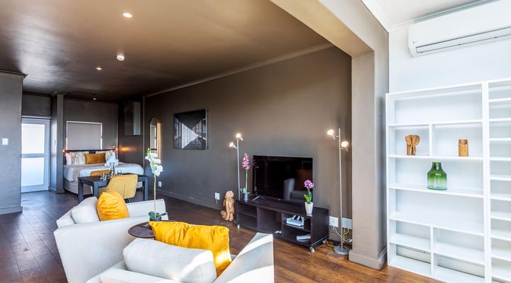 Granada Court 309 by CTHA