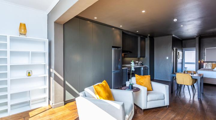 Granada Court 309 by CTHA