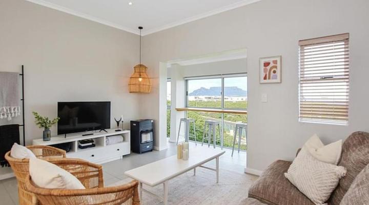 Big Bay Beach Club 208