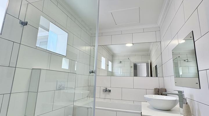 175 A on Uniab Close