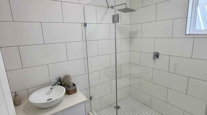 175 A on Uniab Close