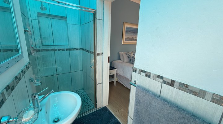 Aqua View Riverside Guest House