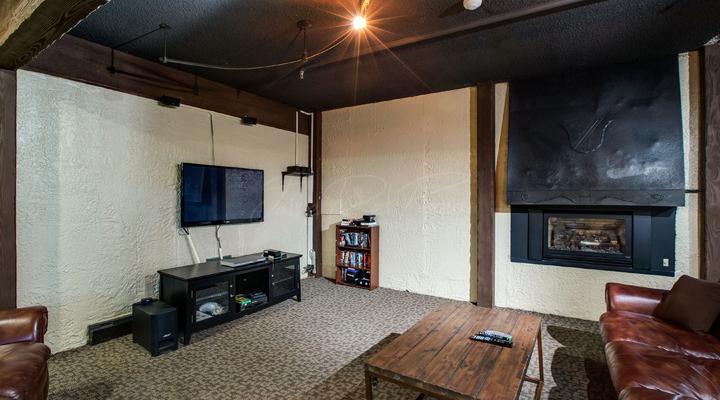 #37 Snowline Lodge Condo