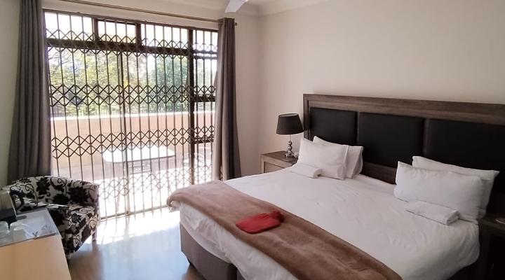 Paulshof Guesthouse - Kingsway Bed and Breakfast