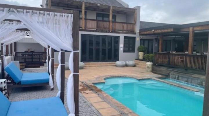 Rox & Sea Country Lodge