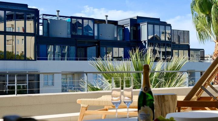 Amanzi V&A Luxury Apartments-Suite 301