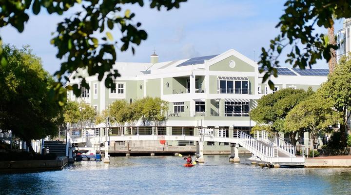 Amanzi V&A Luxury Apartments-Suite 301