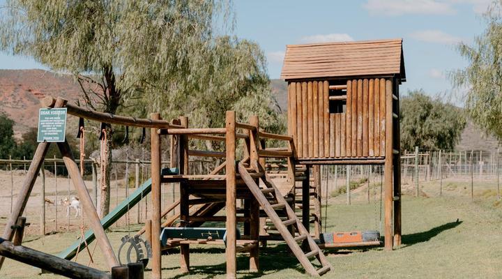 Chandelier Game Lodge & Ostrich Show Farm