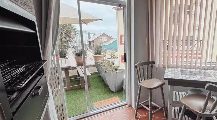 Comfy Beach Apartment