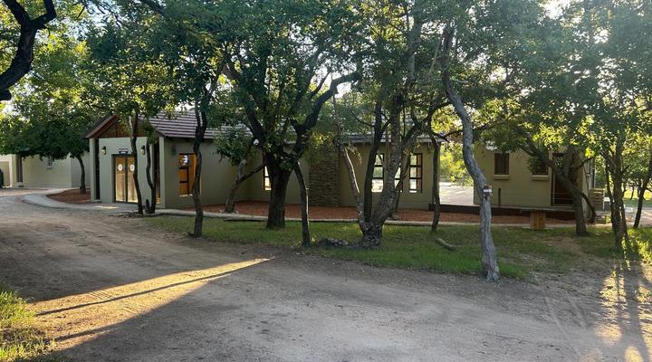 Cheetah Paw Safari Lodge