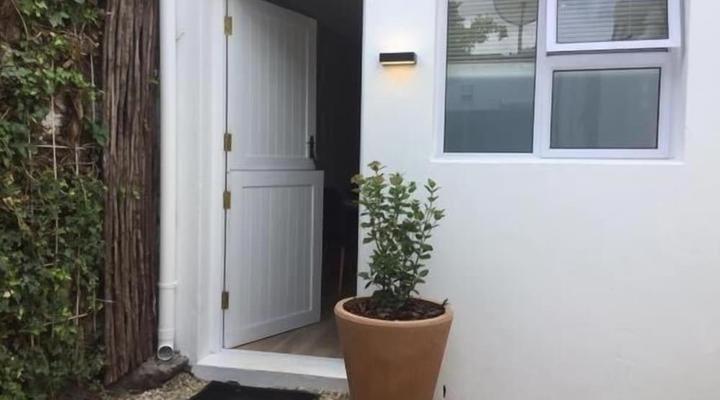 Central Claremont Garden Apartment