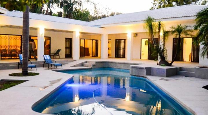 White House River Manor