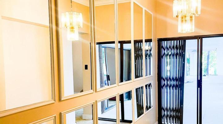 White House River Manor