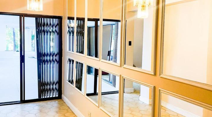 White House River Manor