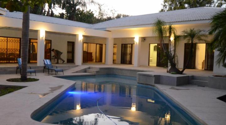 White House River Manor