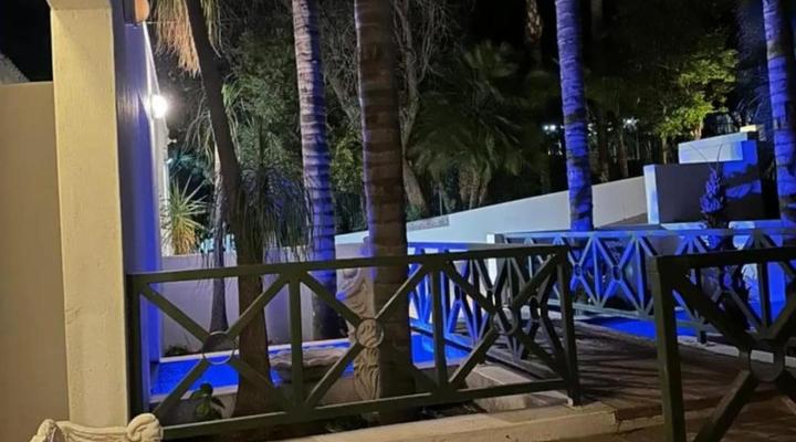 White House River Manor