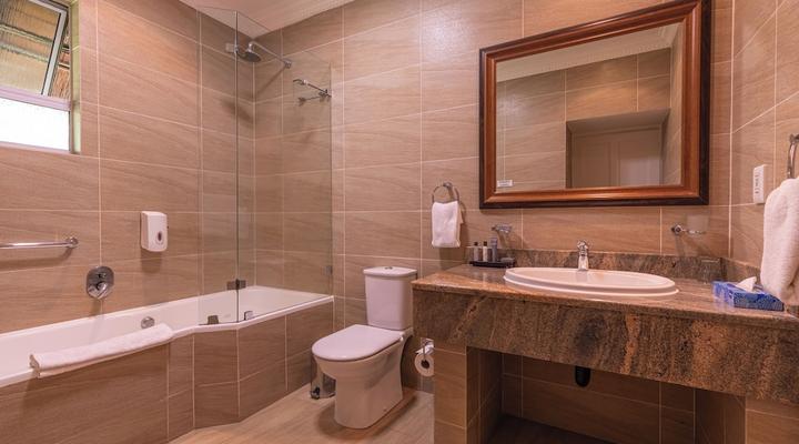 Cathedral Peak Hotel