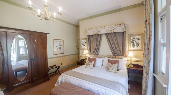 Hacklewood Hill Country House