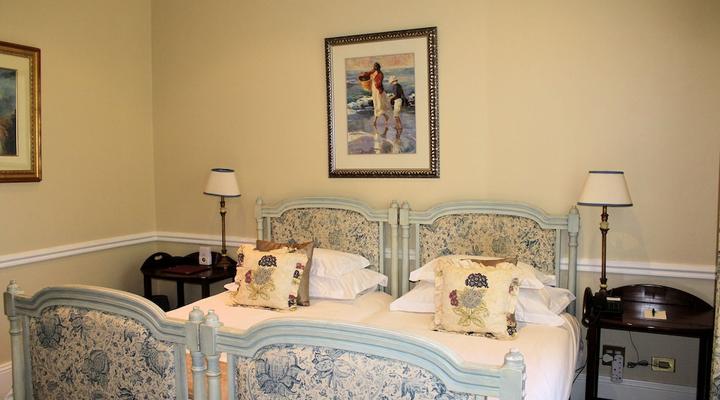 Hacklewood Hill Country House