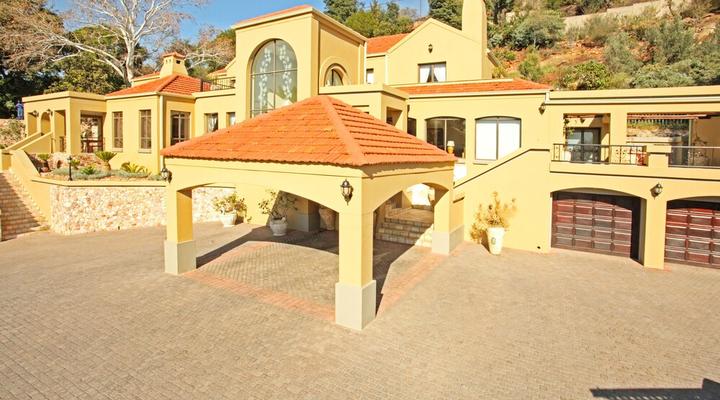 12 on Hillel Guest Manor