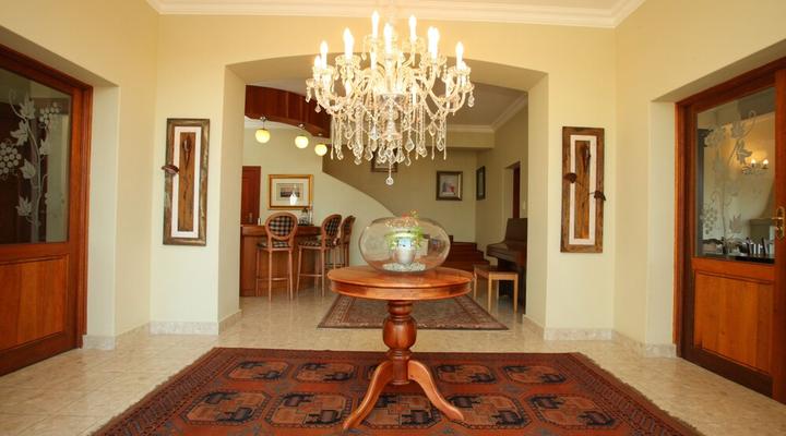 12 on Hillel Guest Manor