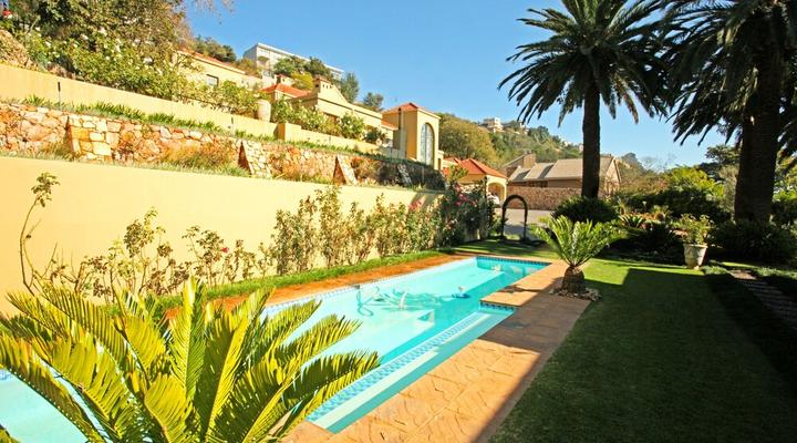 12 on Hillel Guest Manor