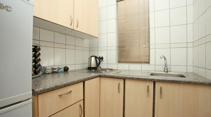 12 on Hillel Guest Manor