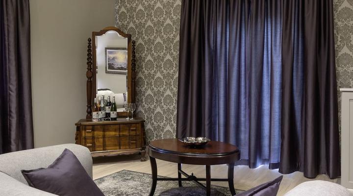 Riverside Boutique Hotel