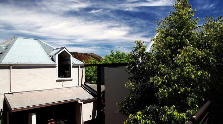 Los Olivos At The Yard