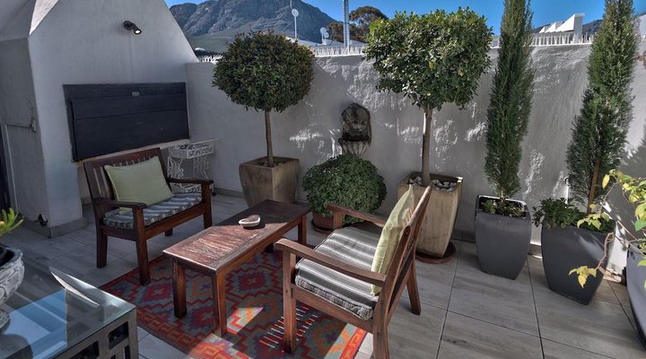 Los Olivos At The Yard