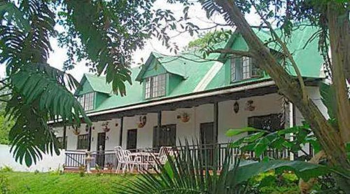 La Familia Guesthouse