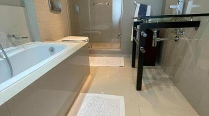 Infinity Self Catering Beachfront Apartment 302