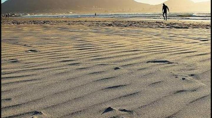 Infinity Self Catering Beachfront Apartment 302