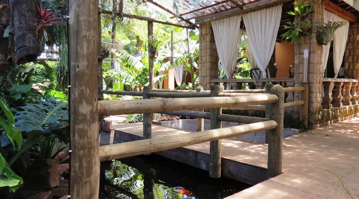 Dinkwe Lodge & Guest House