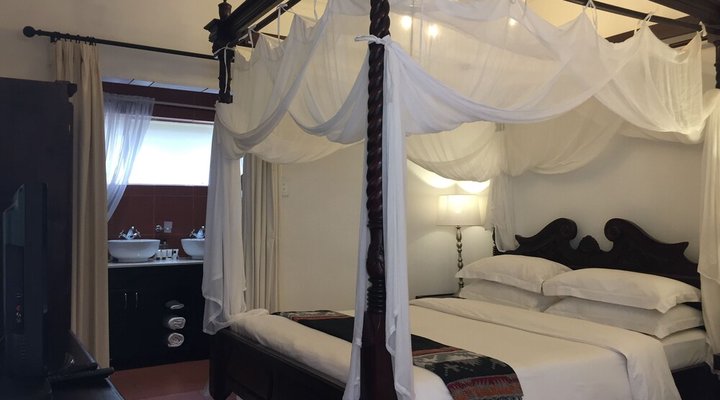 Dinkwe Lodge & Guest House