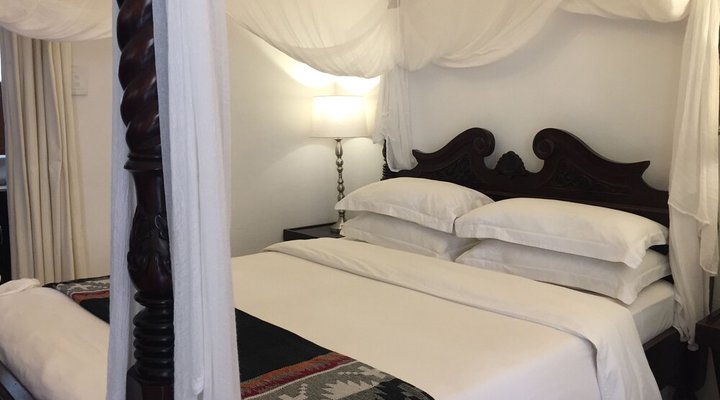 Dinkwe Lodge & Guest House