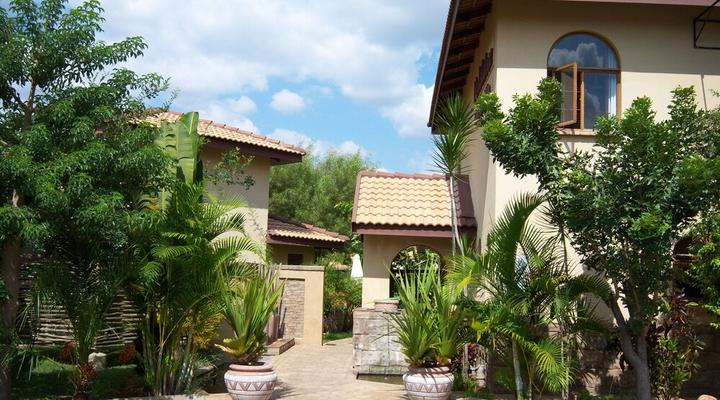 Madidinkwe Guest Villa