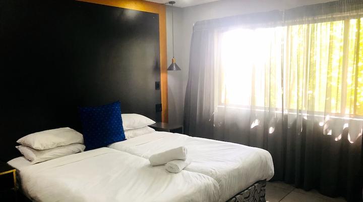 Elephant Springs Hotel & Apartments