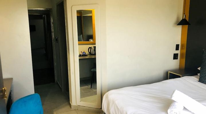 Elephant Springs Hotel & Apartments